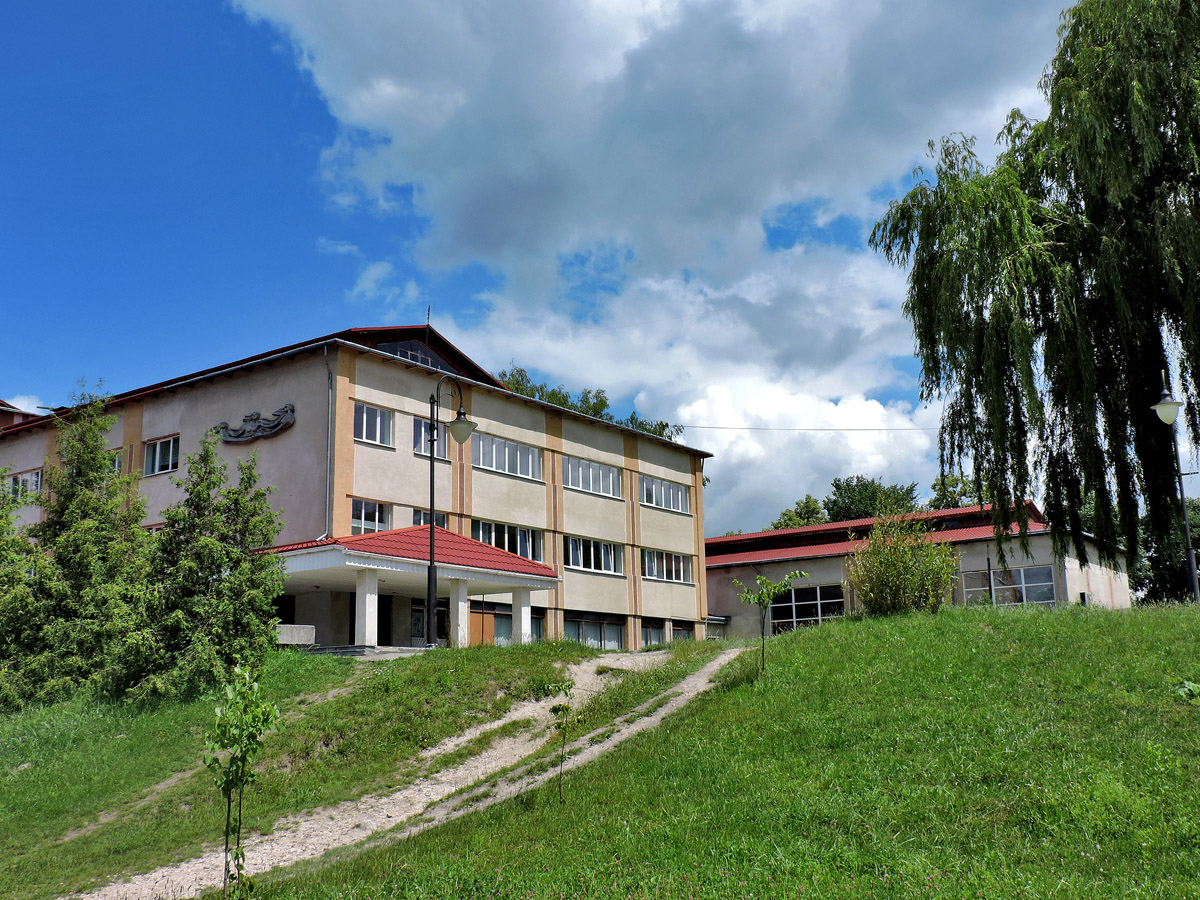 Золочев, Улица Черновола, 1