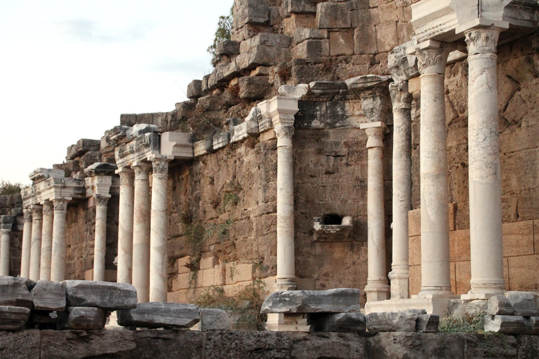 Сиде, Anıtsal Çeşme (Nymphaeum)