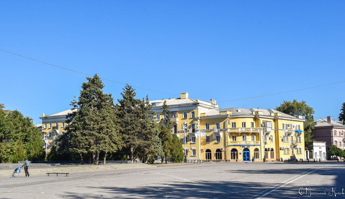Таганрог, Октябрьская площадь, 4