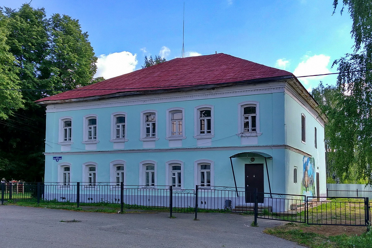 Петровское, Октябрьская улица, 16