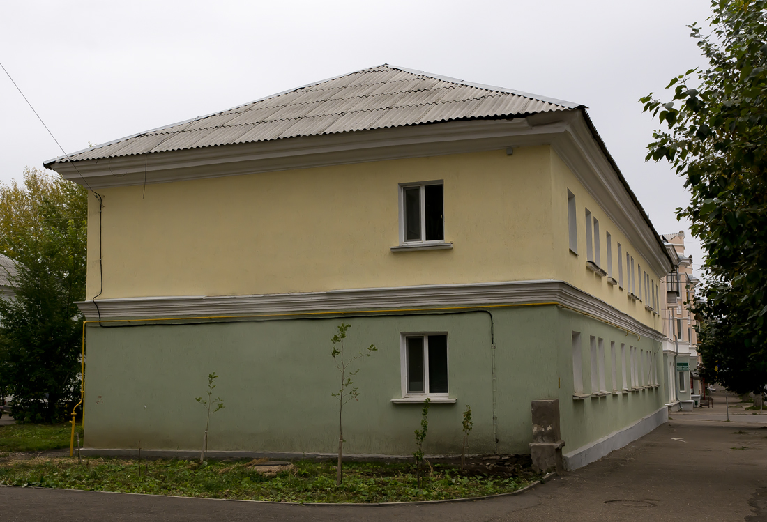 Октябрьский, Улица Губкина, 19 / Улица Свердлова, 43