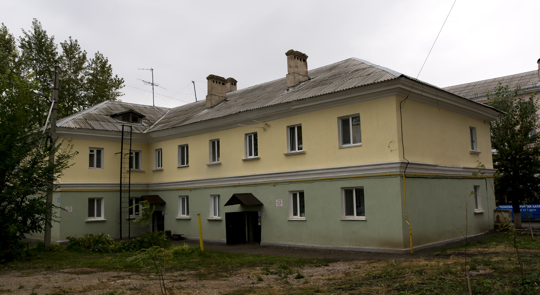 Oktyabrski, Улица Губкина, 19 / Улица Свердлова, 43