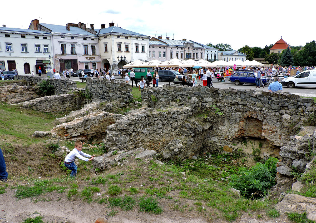 Zhovkva, Вечевая площадь, *