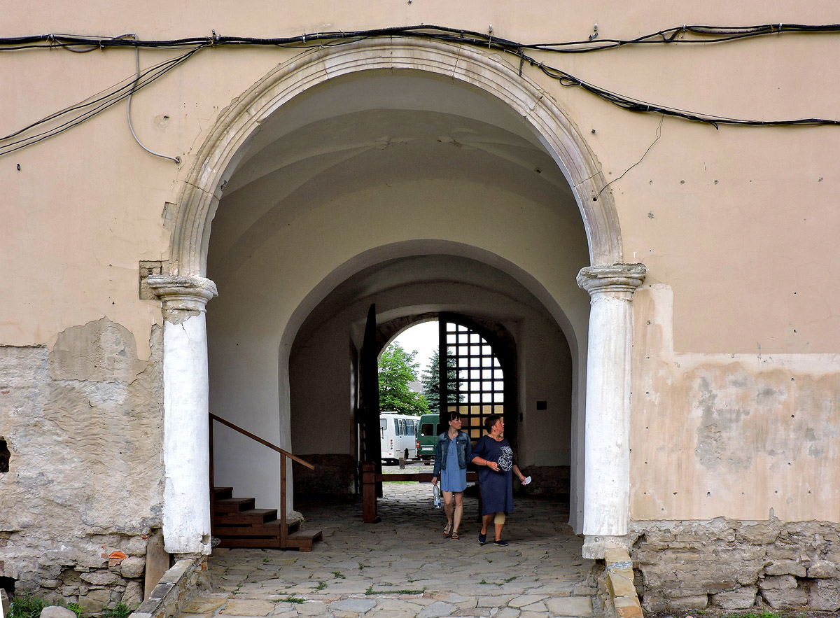 Жолква, Вечевая площадь, 2