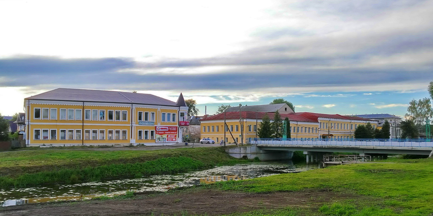 Юрьев-Польский, Школьная улица, 19; Набережная улица, 20