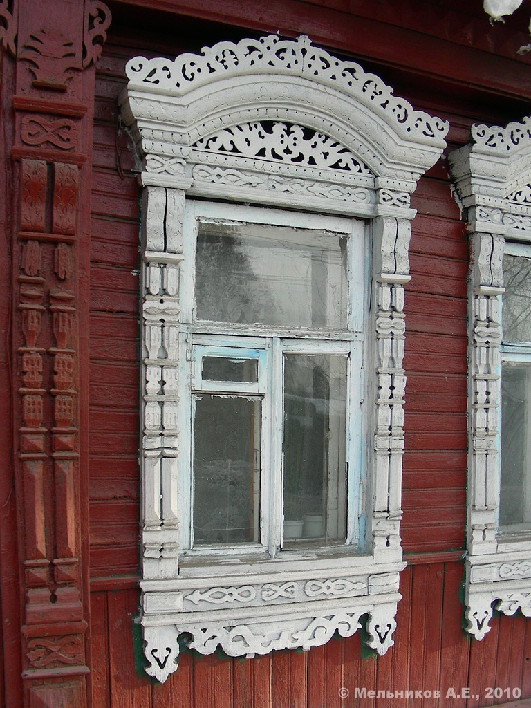 Иваново, Шуйская улица, 18 / Лежневская улица, 29. Резные наличники