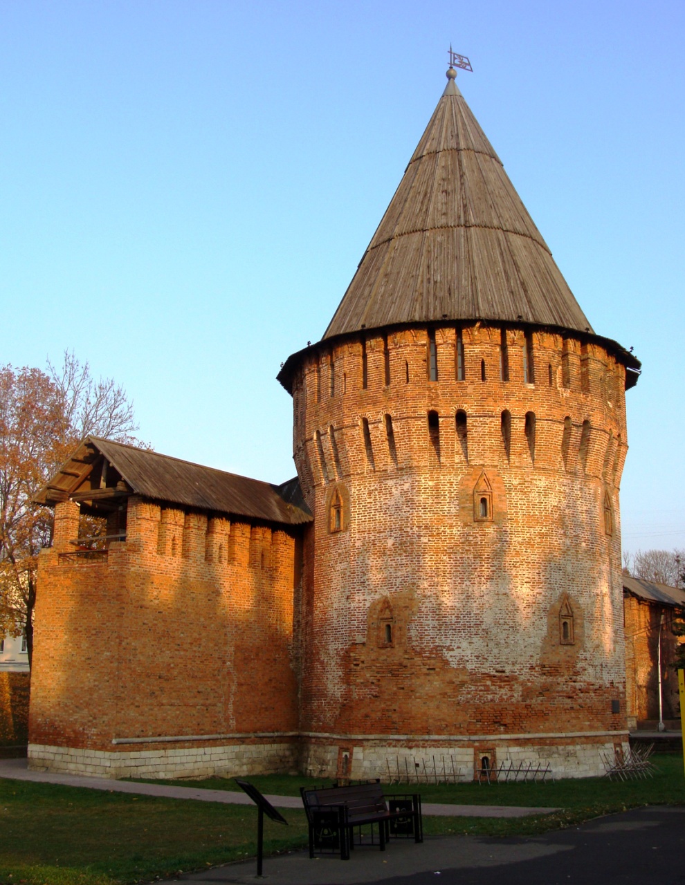 Смоленск, Улица Октябрьской Революции, 3 корп. 1