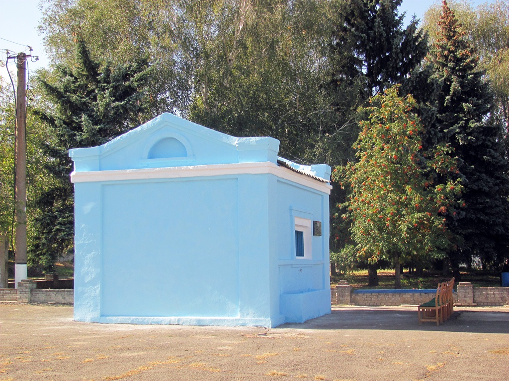 Попасная, Привокзальная улица, 1
