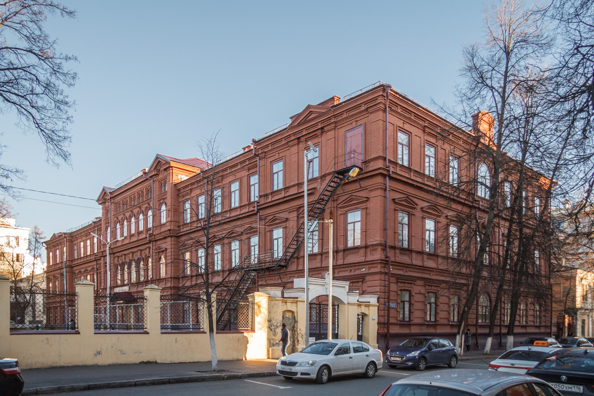 Казань, Улица Муштари, 6 / Улица Айвазовского, 2