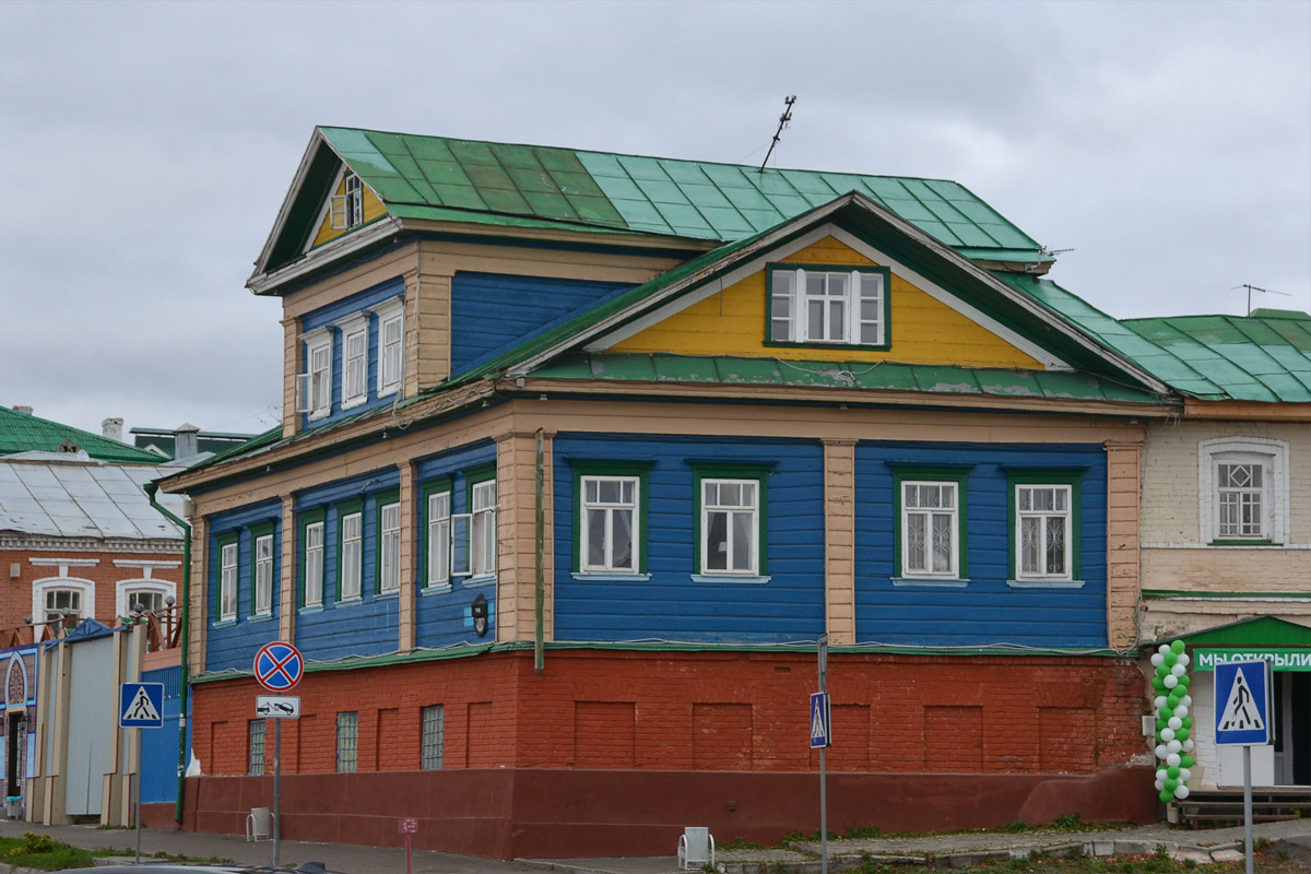 Казань, Улица Шигабутдина Марджани, 16 / Улица Зайни Султана, 1