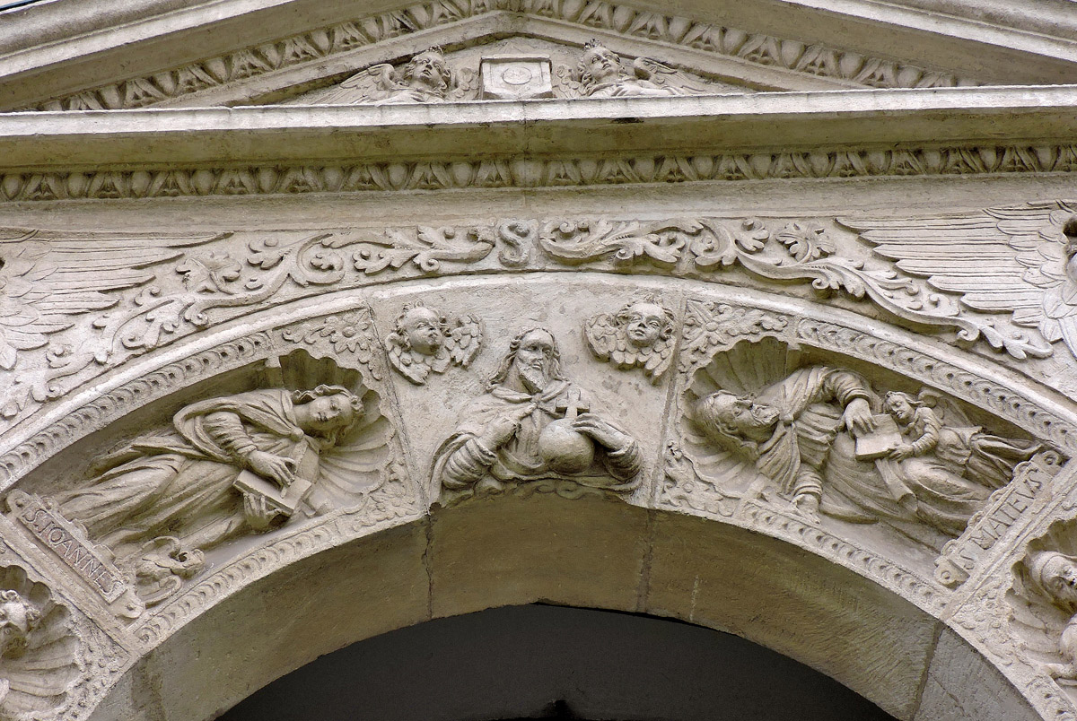Zhovkva, Вечевая площадь, 18