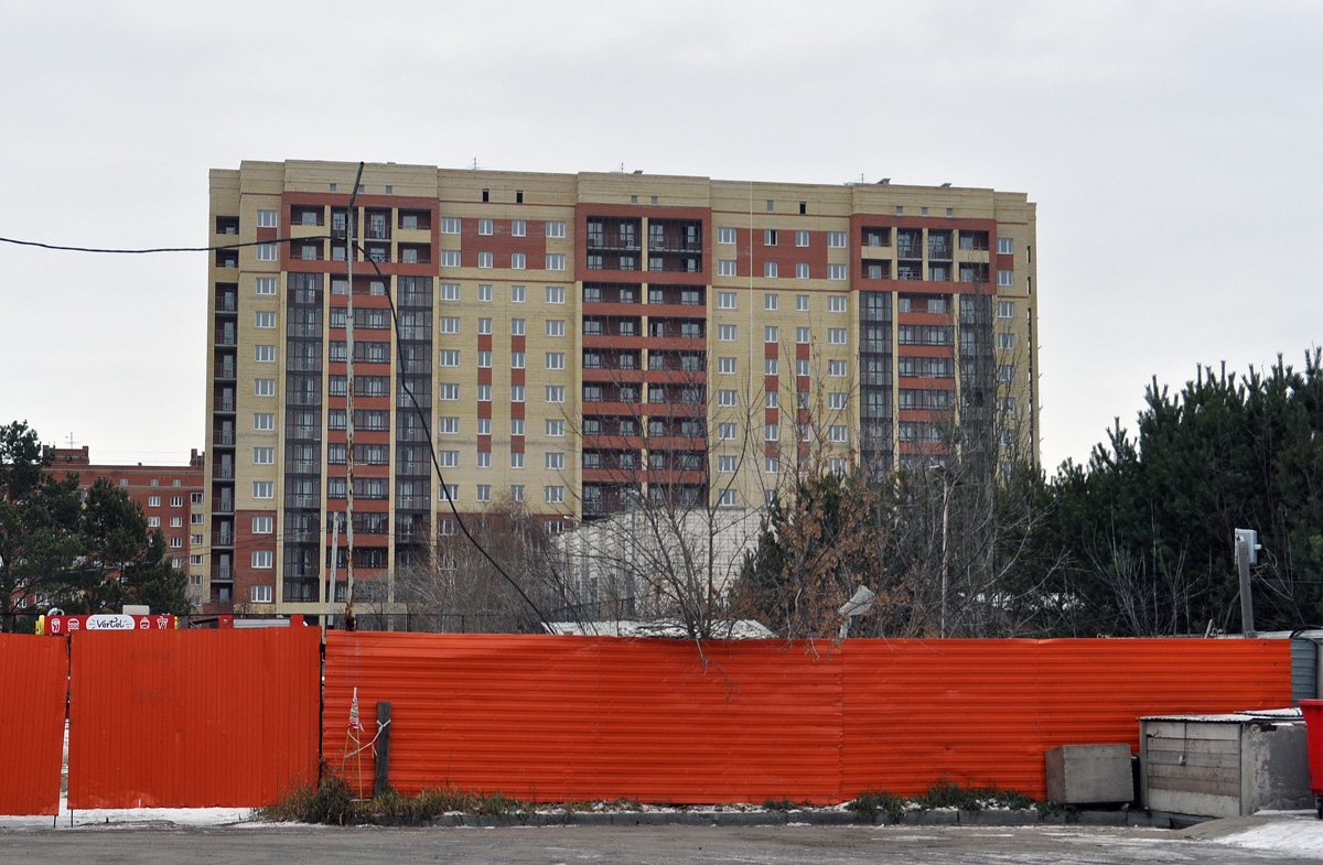 Omsk, Проспект Комарова, 11