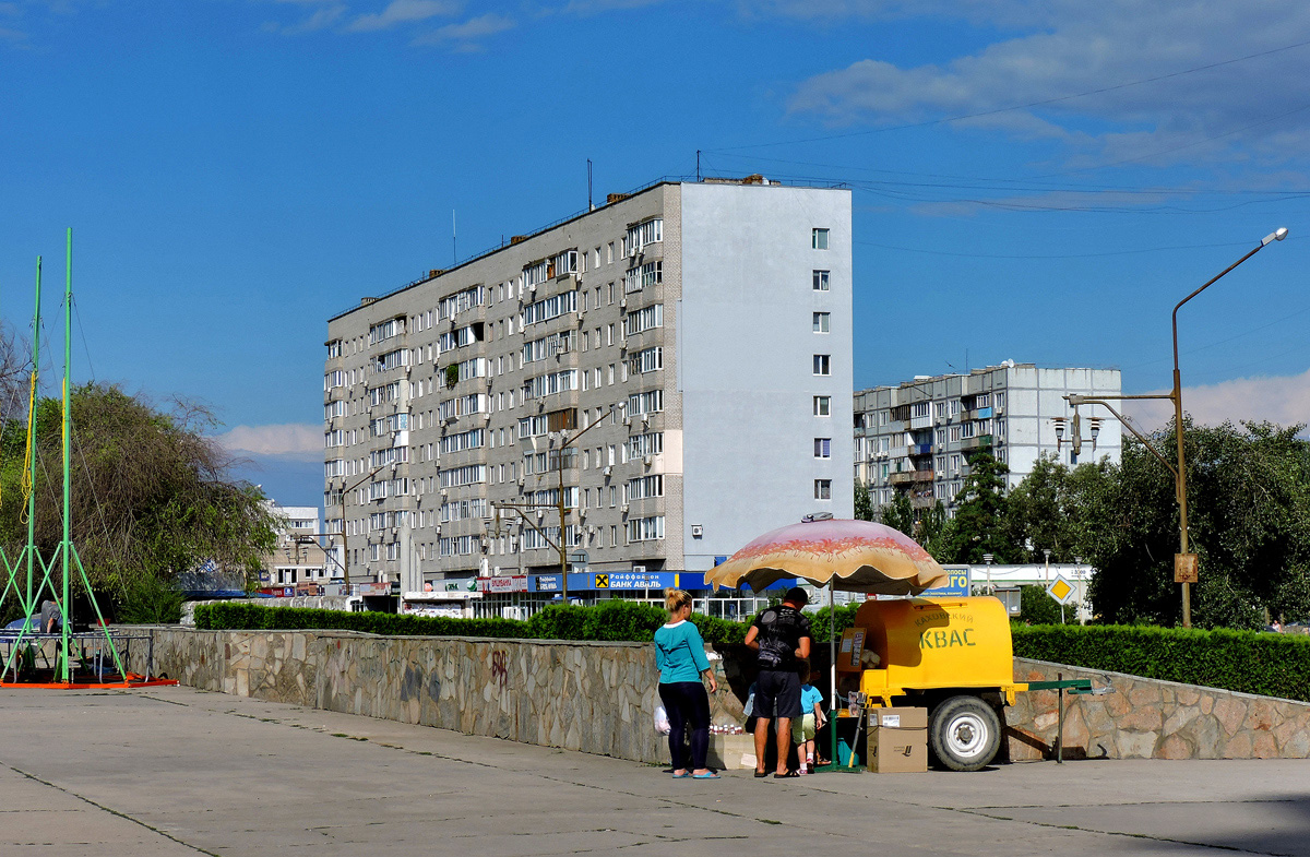 Энергодар, Центральная улица, 2 корп. 1; Центральная улица, 4