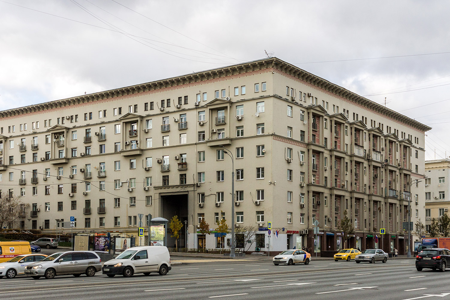 Moscow, Улица Земляной Вал, 38-40 стр. 9 / Улица Воронцово Поле, 15