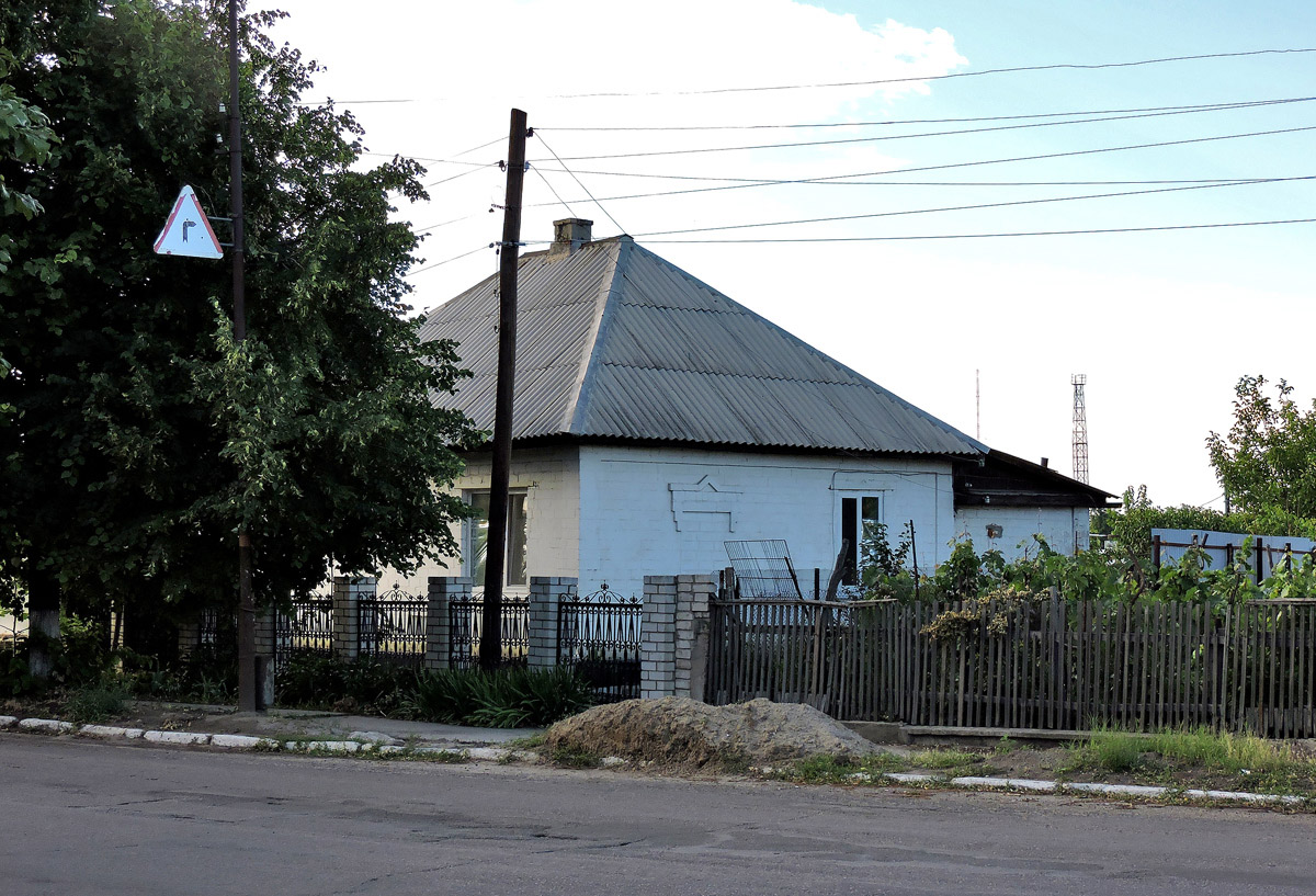 Каменка-Днепровская, Центральная улица, 11