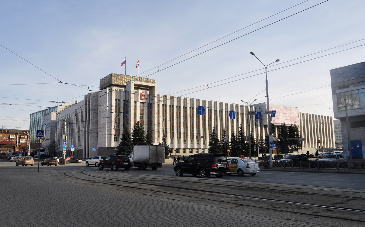 Perm, Улица Куйбышева, 14 / Петропавловская улица, 56А