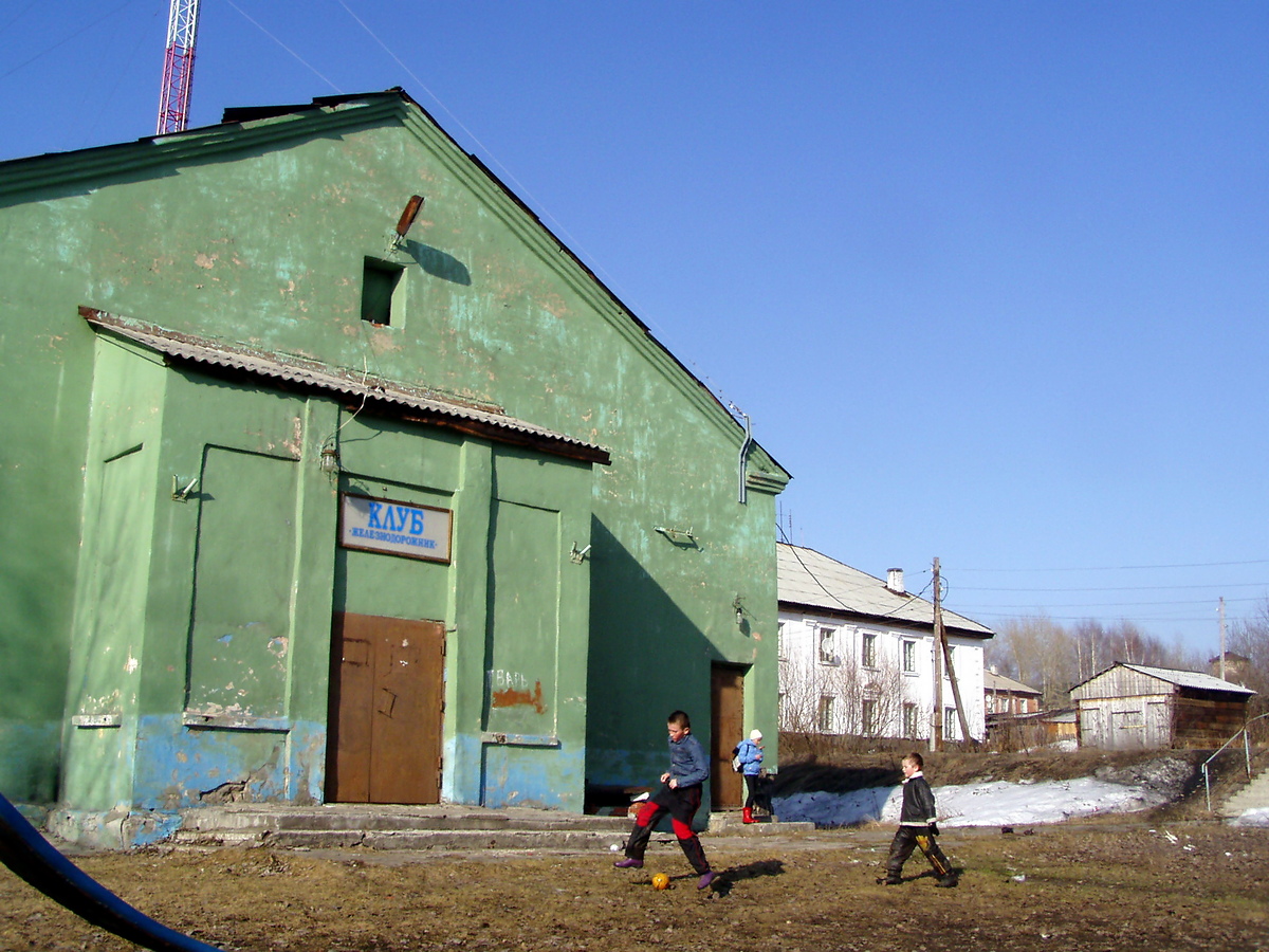 Углеуральский, Углеуральская улица, 17; Углеуральская улица, 18