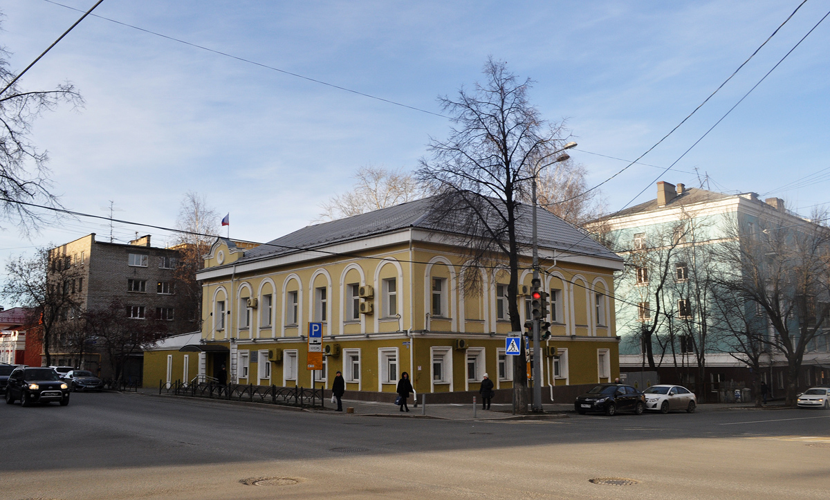 Пермь, Петропавловская улица, 35 / Улица Газеты "Звезда", 11; Петропавловская улица, 37; Улица Газеты "Звезда", 9