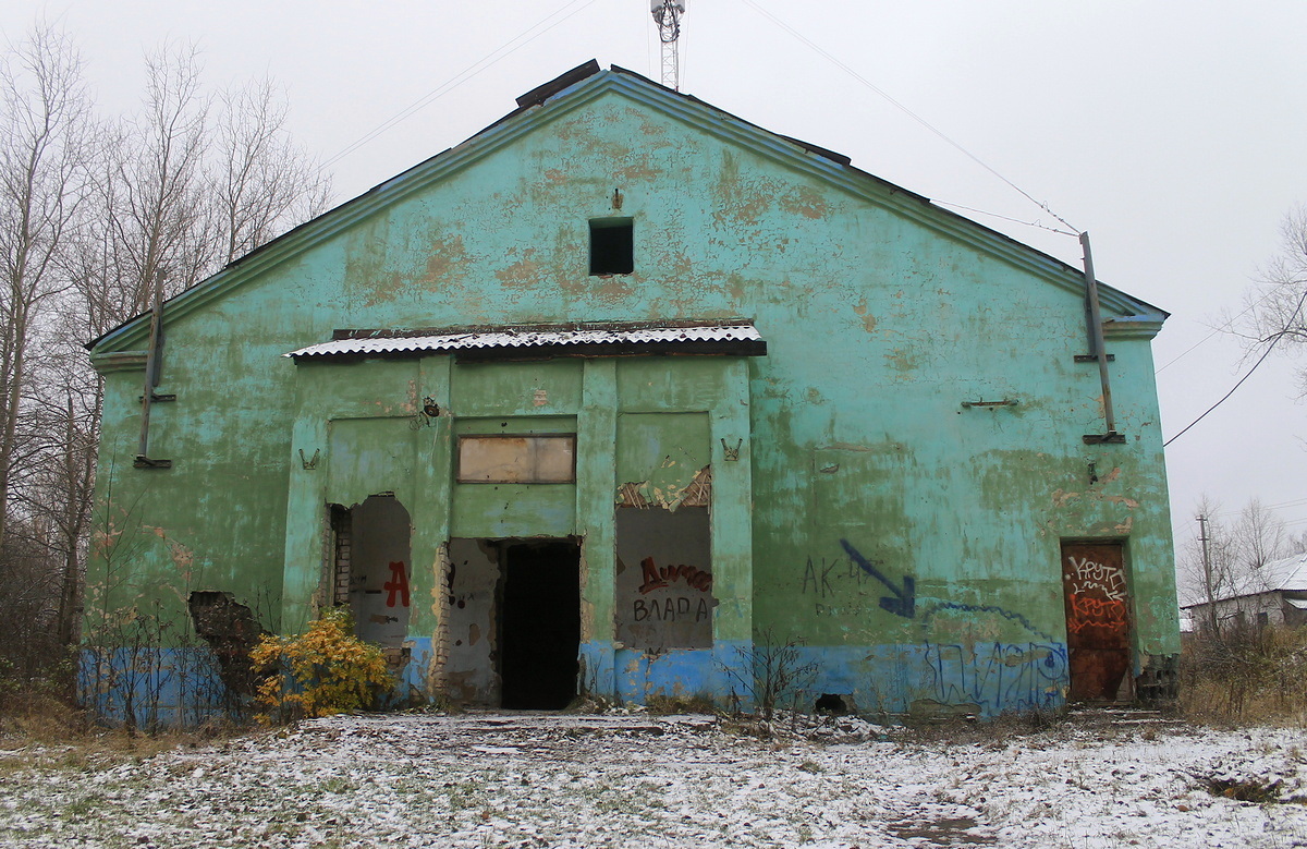 Углеуральский, Углеуральская улица, 17