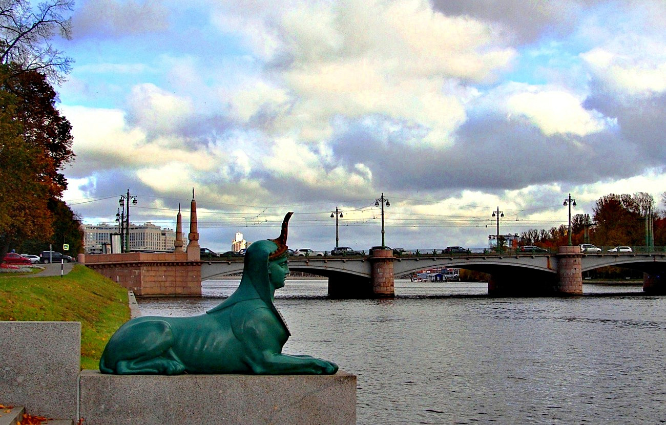Санкт-Пецярбург, Каменноостровский проспект, Каменноостровский мост. Монументальное искусство (мозаики, росписи, барельефы, сграфито)