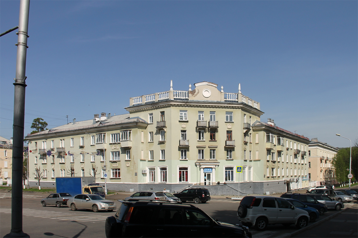 Железногорск, Улица Ленина, 1 / Парковая улица, 18