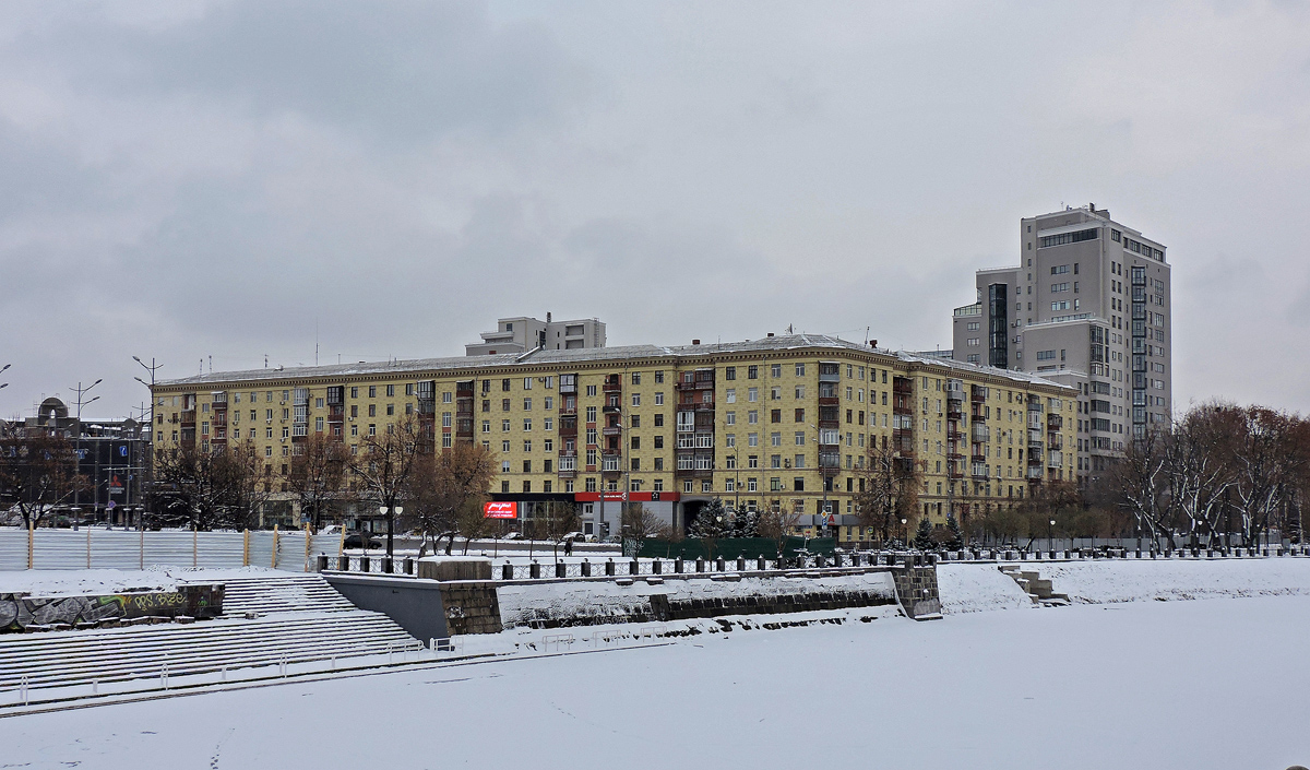 Харьков, Банный переулок, 1; Павловская площадь, 2