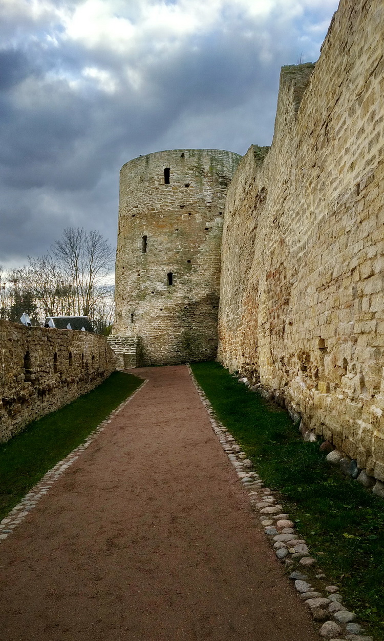 Izborsk, Московская улица, Башня Темнушка