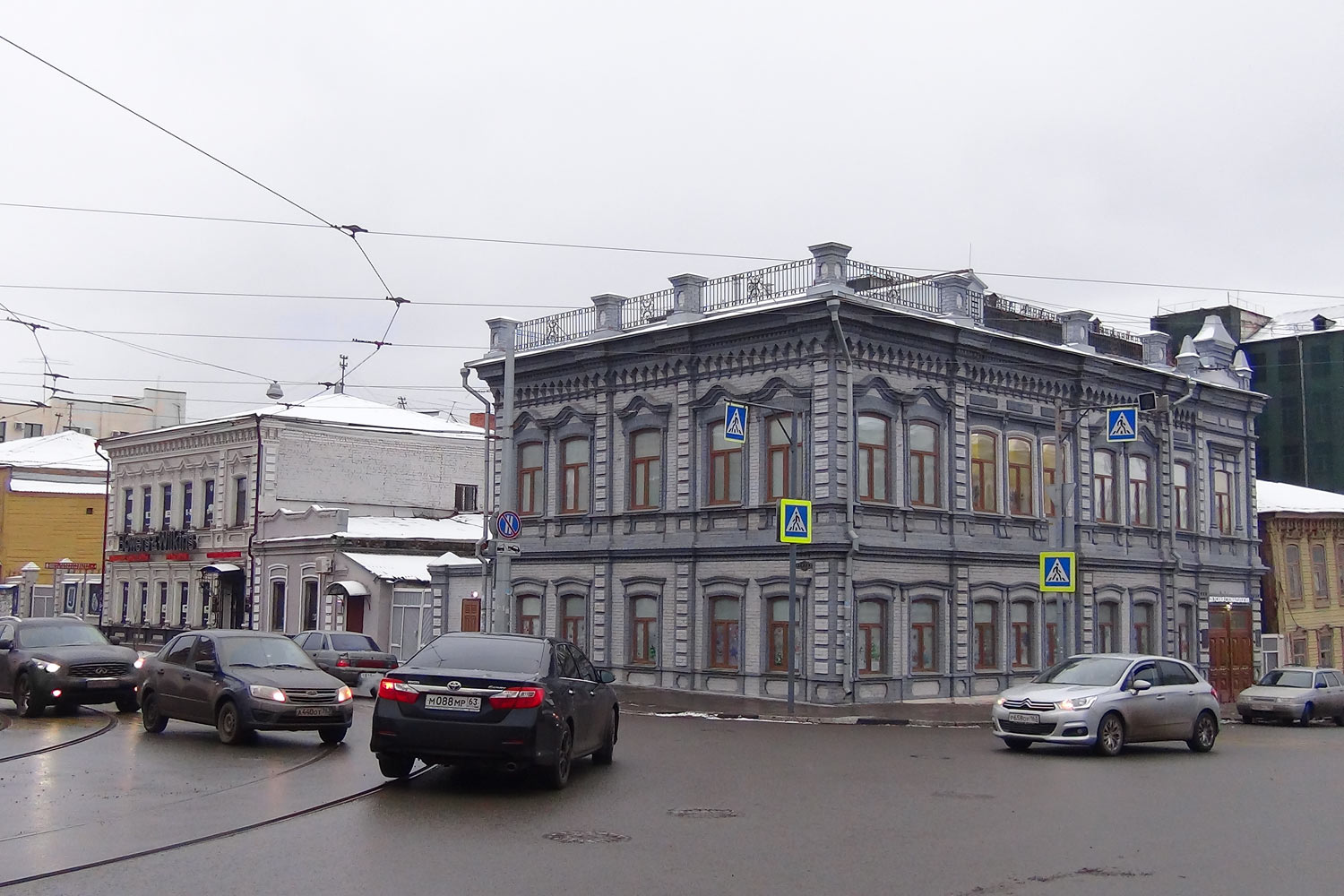 Самара, Красноармейская улица, 13 / Улица Фрунзе, 136; Улица Фрунзе, 134