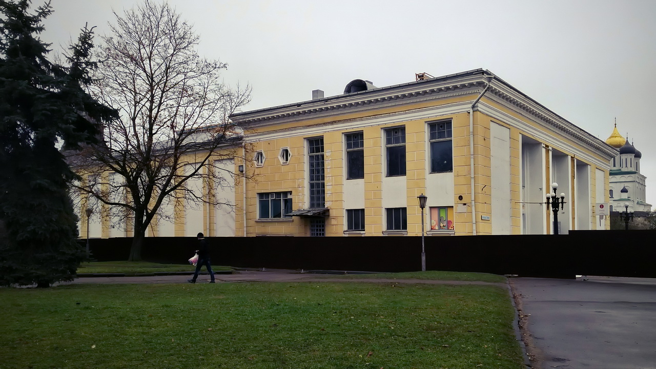 Псков, Площадь Ленина, 3