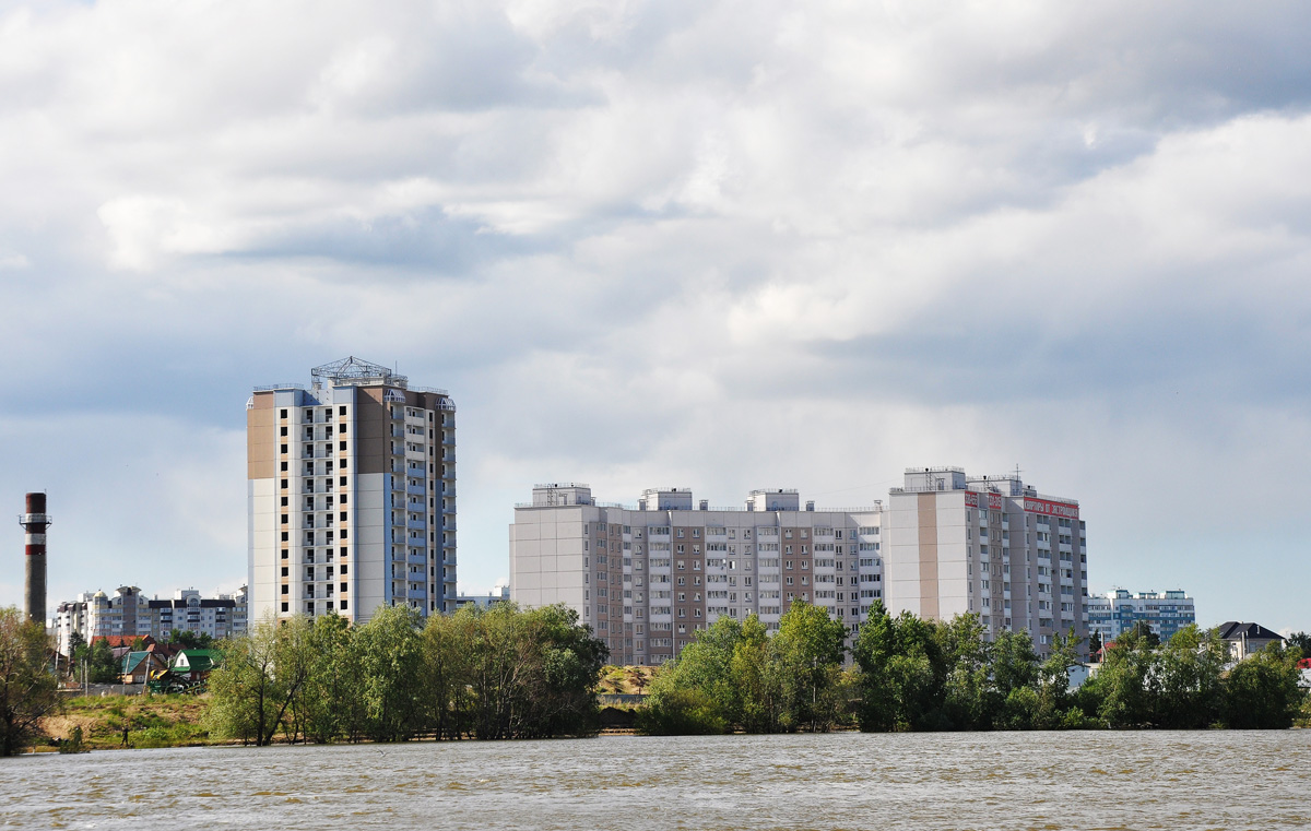 Омск, Улица 12 Декабря, 1 корп. 1; Улица 12 Декабря, 1; Улица Леонида Маслова, 2