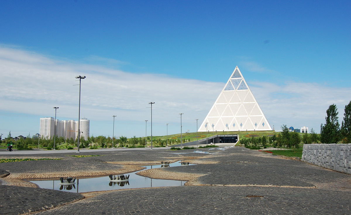 Astana, Проспект Тауелсыздык, 57; Улица Калдаякова, 1