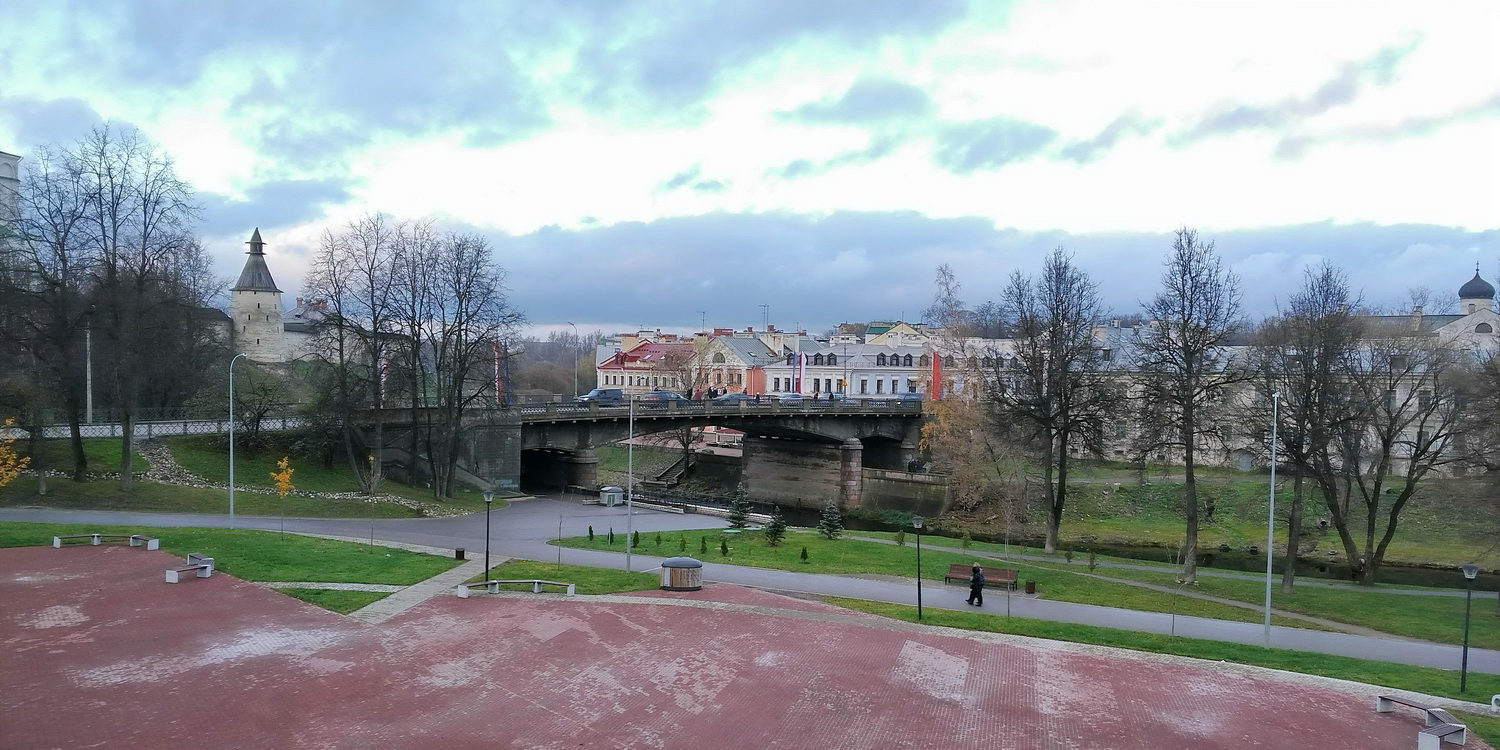 Псков, Кремль, 1/5; Улица Леона Поземского, Советский мост