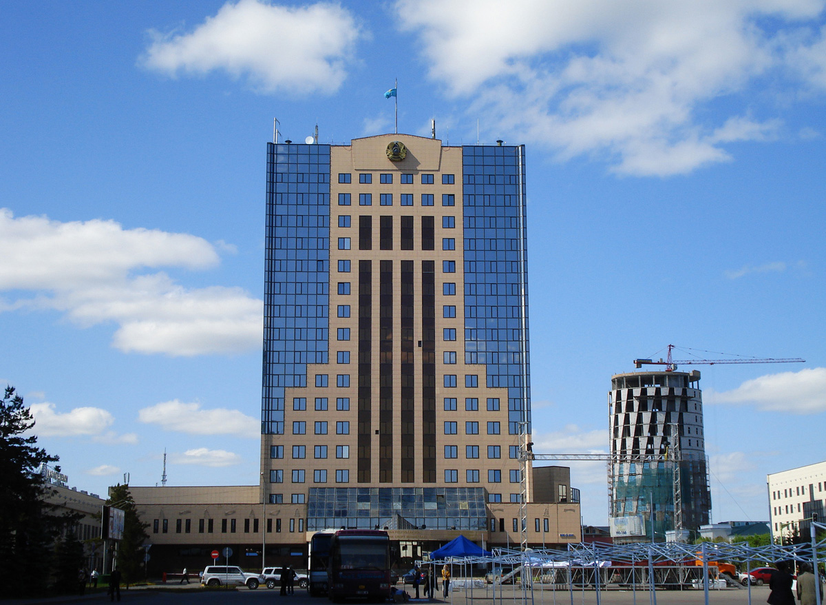 Астана, Проспект Абая, 33; Улица Бейбитшилик, 14