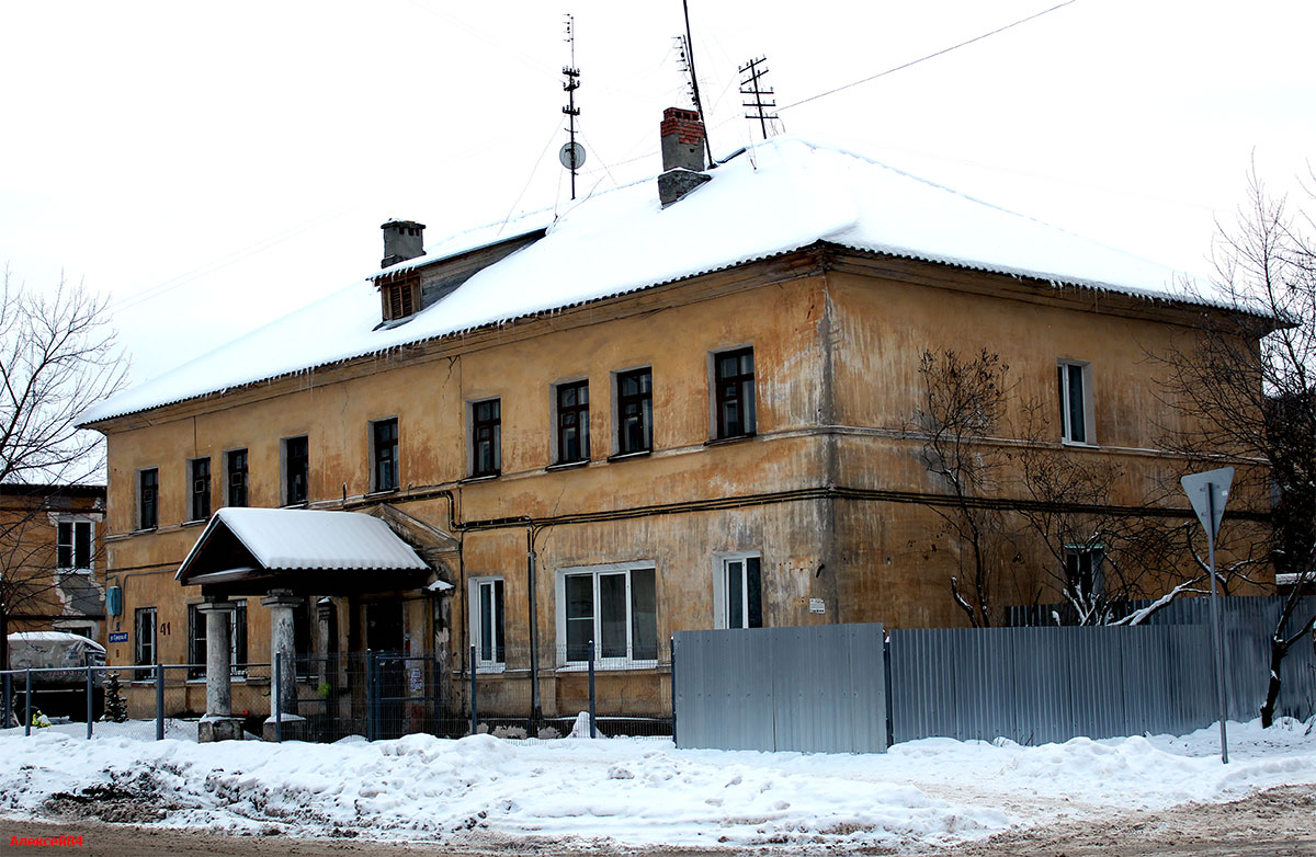 Дзержинск, Улица Суворова, 41 / Улица Островского, 10