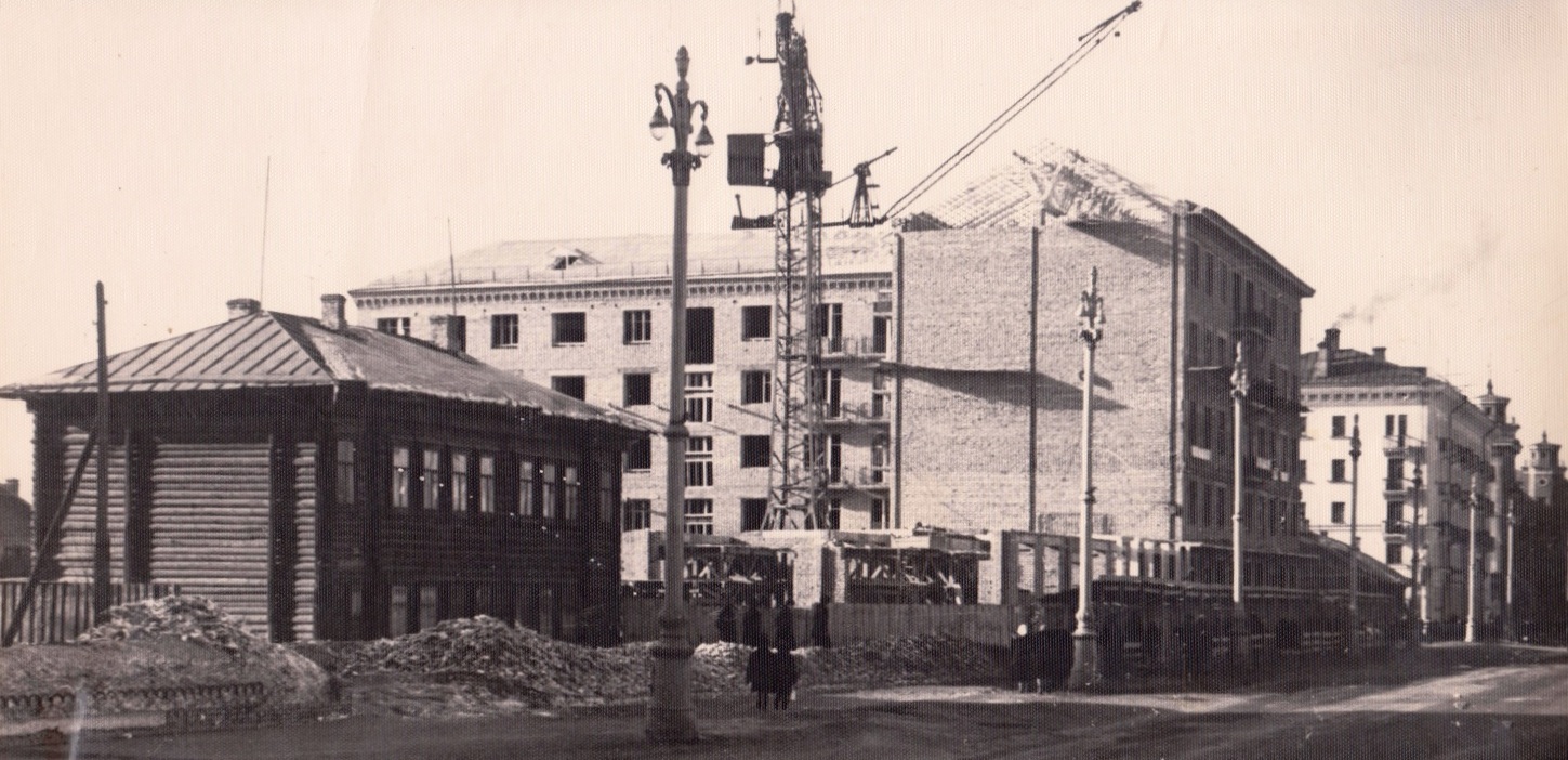 Пермь, Комсомольский проспект, 51; Комсомольский проспект, 49; Комсомольский проспект, 55 / Улица Глеба Успенского, 2