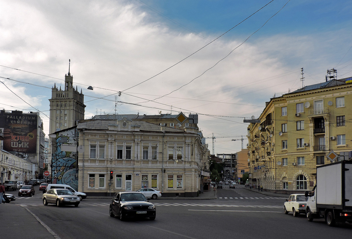 Харьков, Кооперативная улица, 13 / Переулок Короленко, 2; Переулок Короленко, 1 / Костюринский переулок, 5 / Кооперативная улица, 11