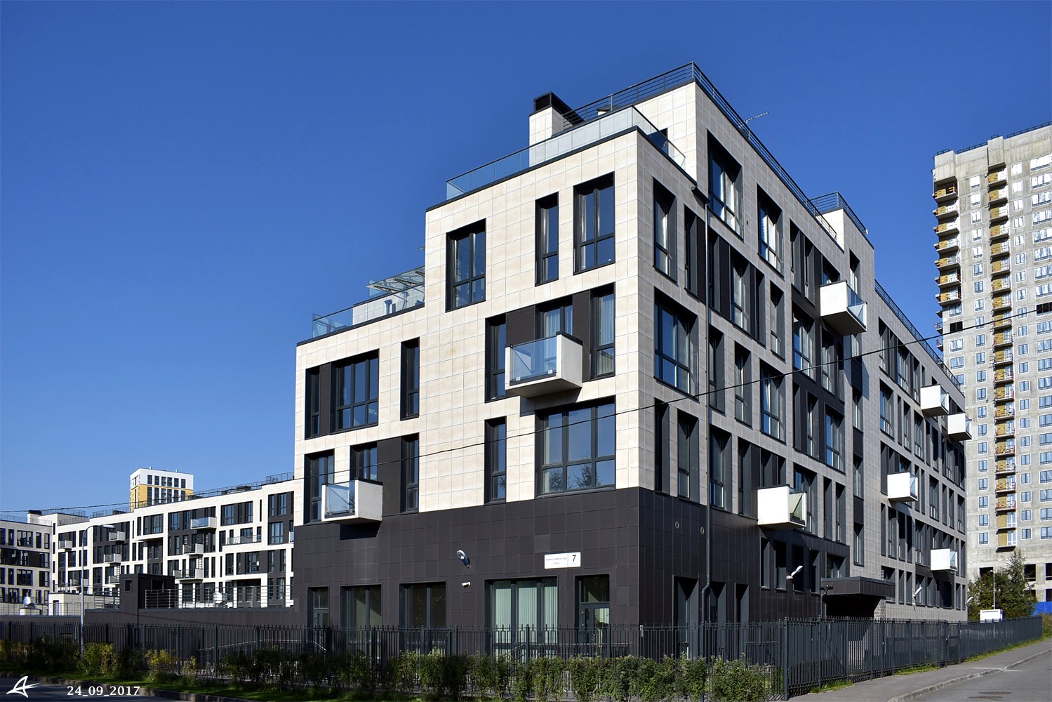 Санкт-Пецярбург, Нижне-Каменская улица, 7 корп. 1