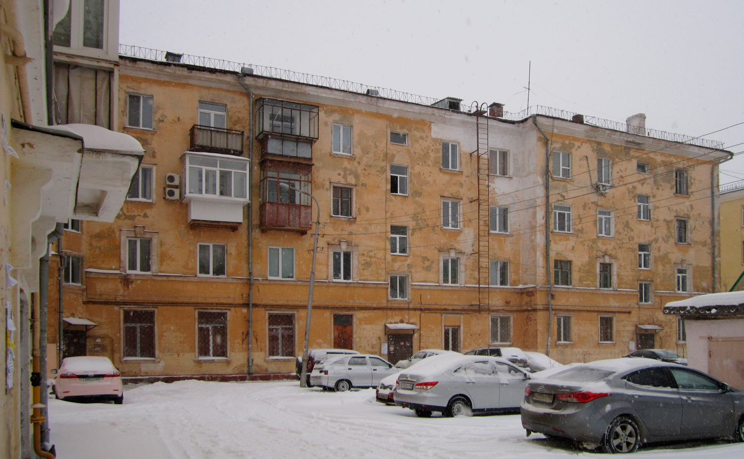 Уфа, Кольцевая улица, 32 / Улица Мира, 40