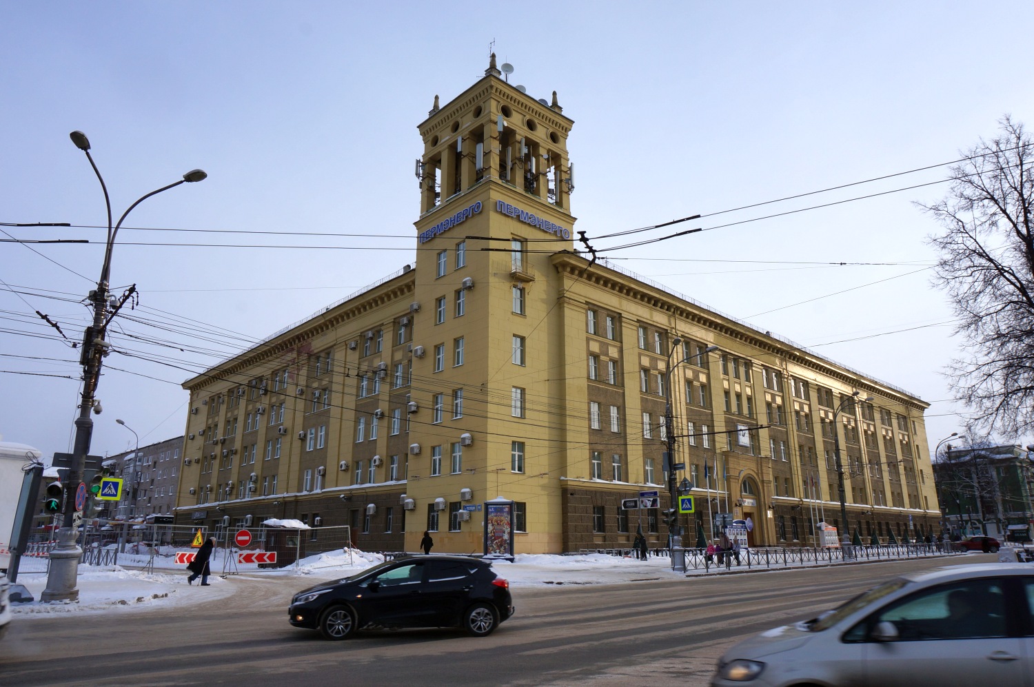 Perm, Комсомольский проспект, 48 / Улица Революции, 44
