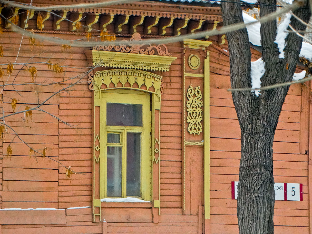Samara, Коммунистическая улица, 5. Резные наличники