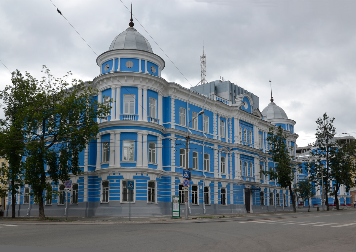 Пермь, петропавловская улица, 24 / Улица 25 Октября, 12