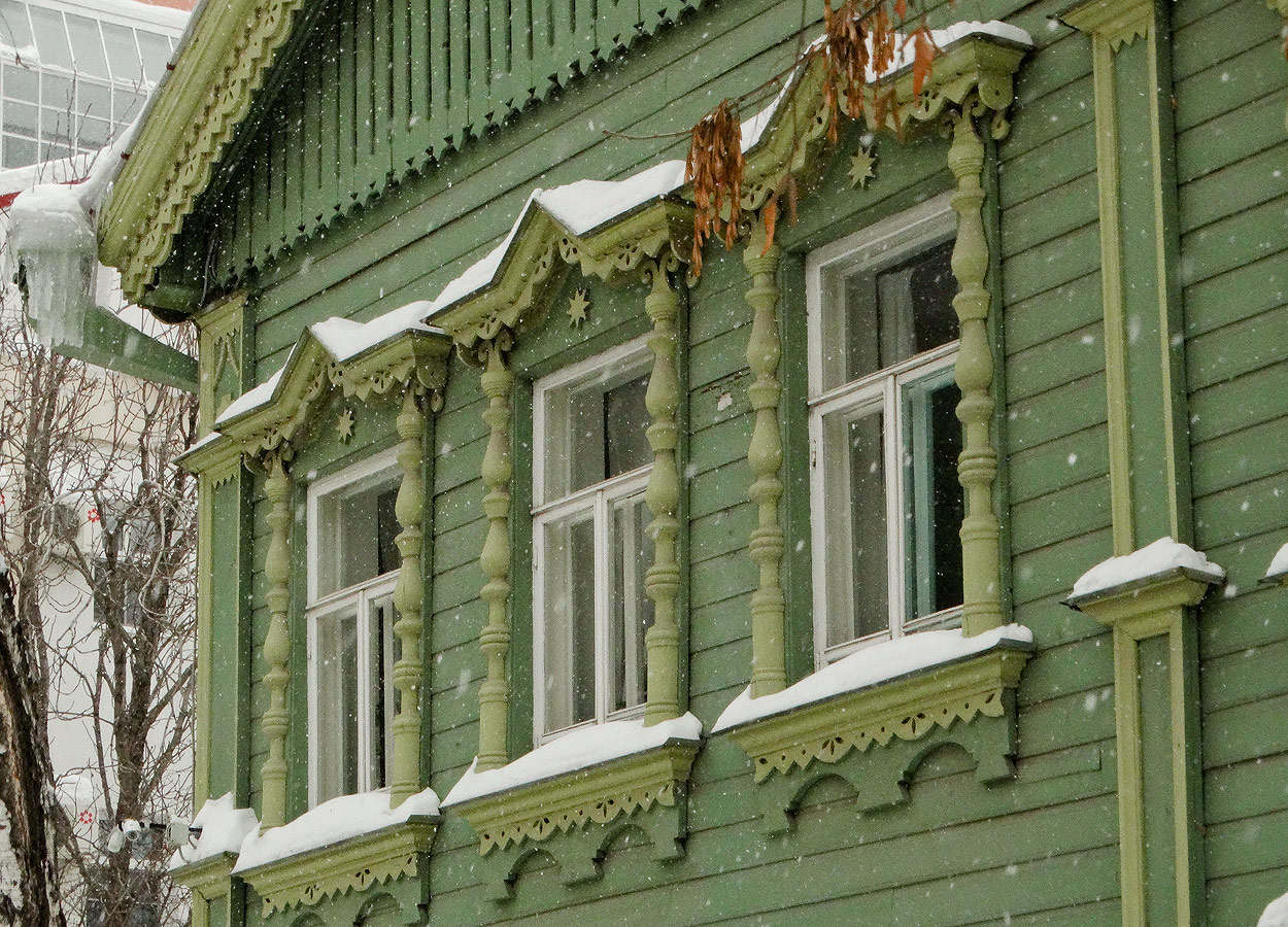 Самара, Ленинская улица, 135 / Рабочая улица, 37. Резные наличники