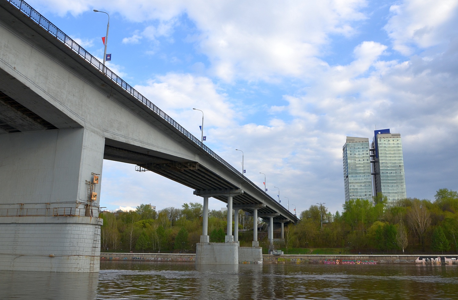 Пермь, Коммунальный мост; Улица Окулова, 18