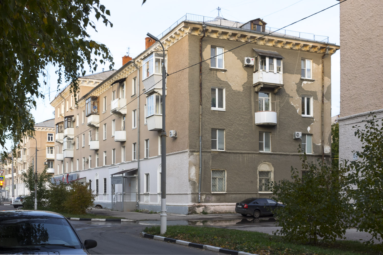 Новокуйбышевск, Улица 50-летия НПЗ, 2 / Улица Суворова, 47