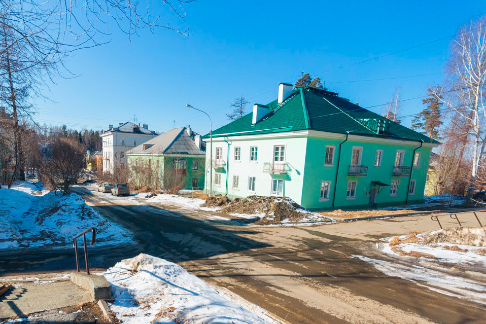 Новоуральск, Улица Белинского, 8; Улица Белинского, 10; Улица Ленина, 63