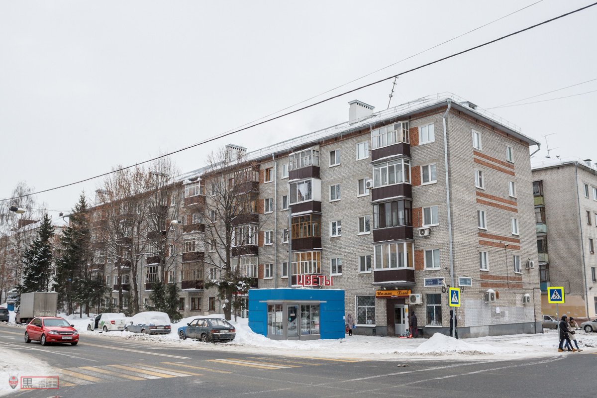 Казань, Улица Качалова, 82 / Улица Шаляпина, 19