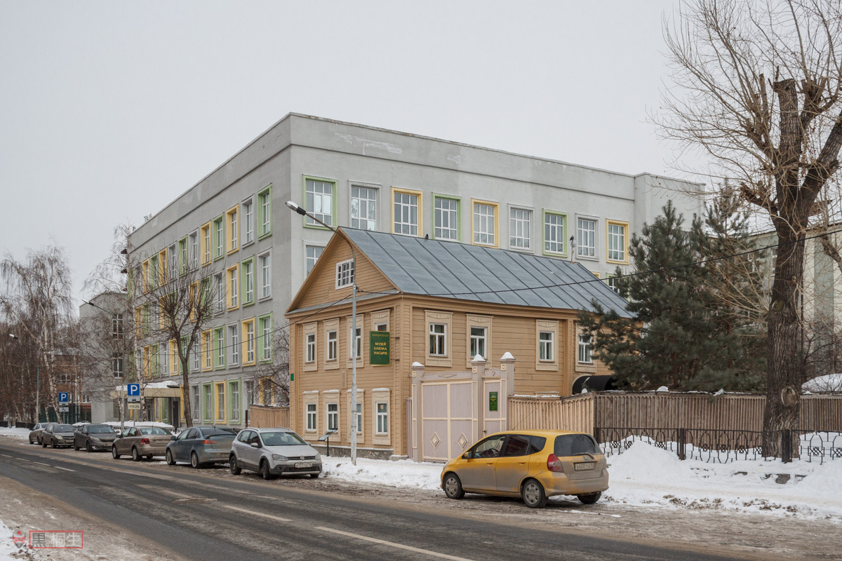 Казань, Улица Татарстан, 40; Улица Парижской Коммуны, 35