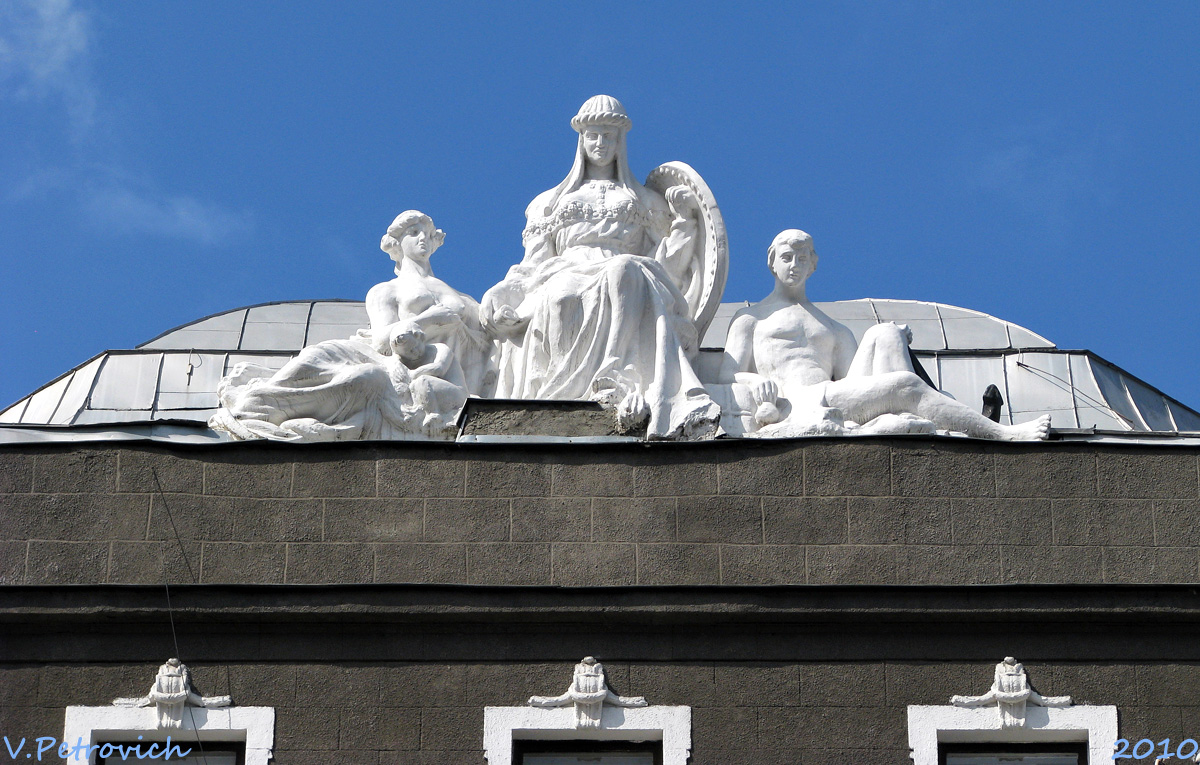 Харкiв, Площадь Конституции, 1 / Улица Квитки-Основьяненко, 13-17