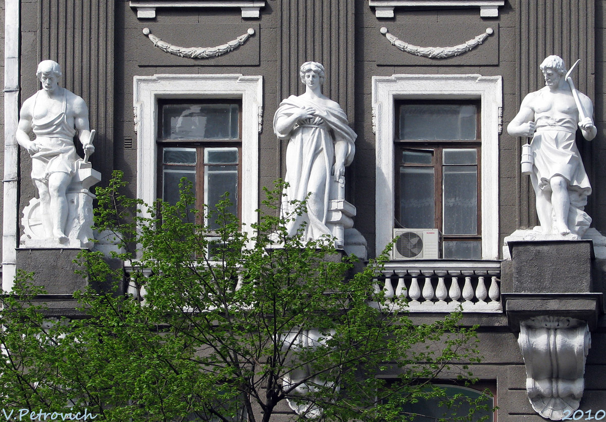 Харкiв, Площадь Конституции, 1 / Улица Квитки-Основьяненко, 13-17