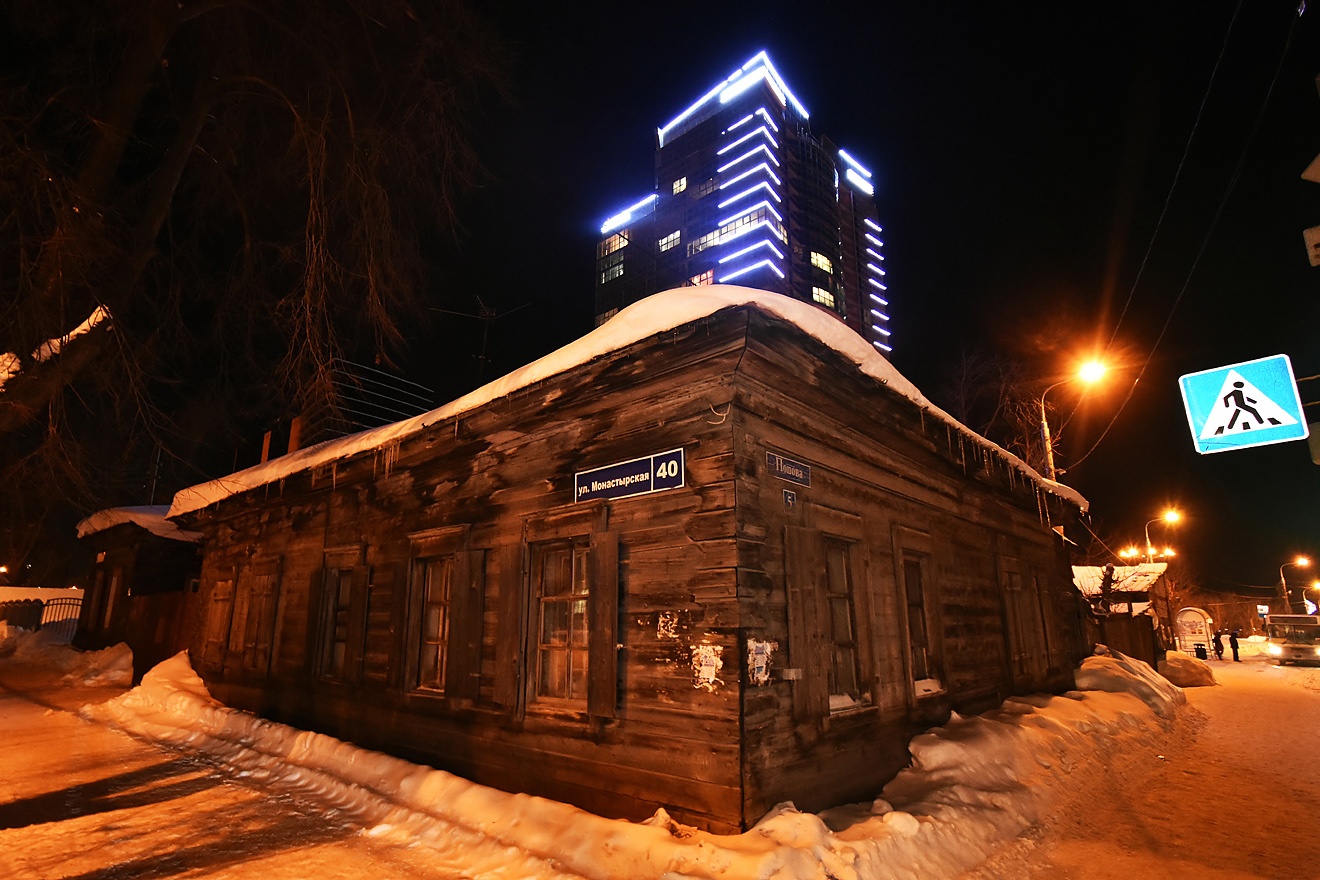 Пермь, Монастырская улица, 40 / Улица Попова, 5; Улица Окулова, 18